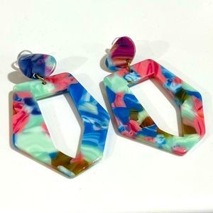HEXAGON MULTICOLOR DANGLING EARINGS